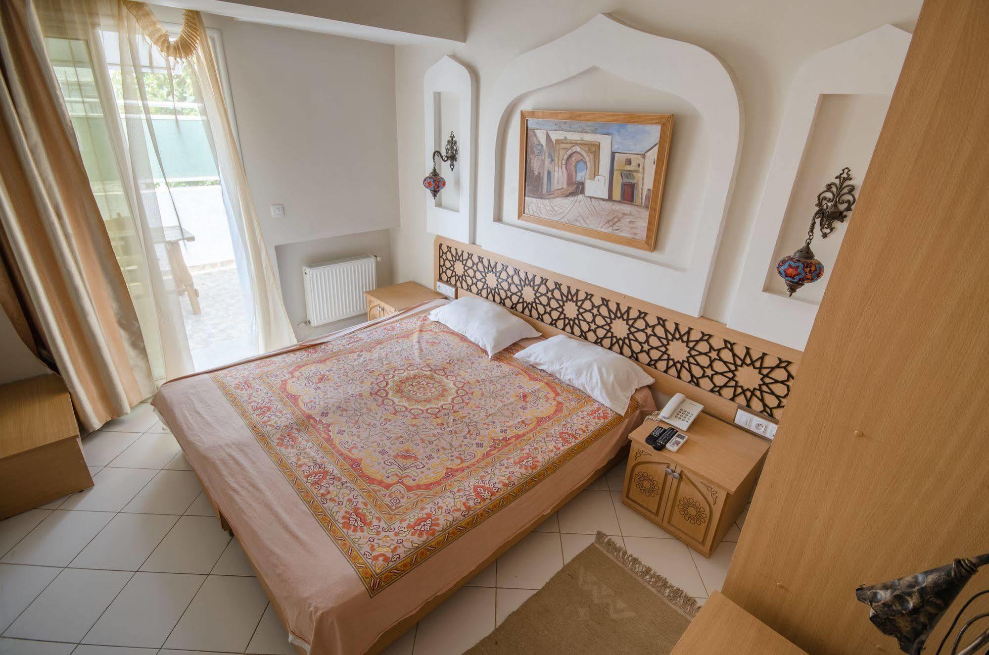 Hotel Saheb Ettabaa Tunis Exteriör bild